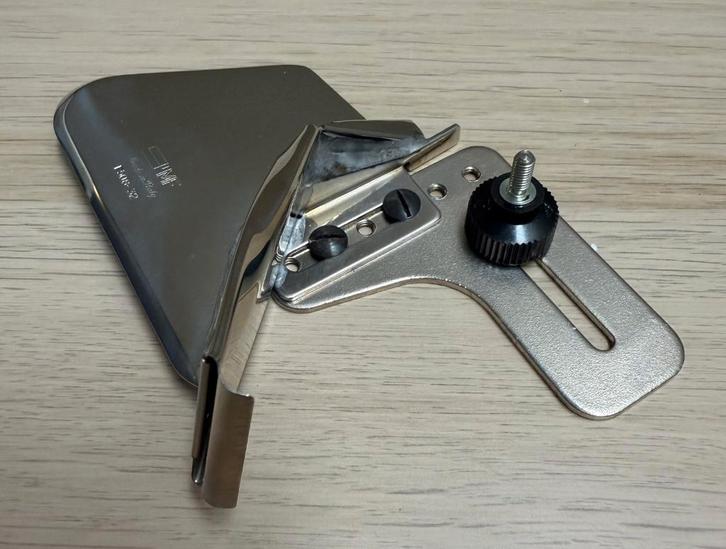 Te koop: Bernina bandapparaat 32 mm., Hobby en Vrije tijd, Naaimachines en Toebehoren, Gebruikt, Naaimachine, Bernina, Ophalen of Verzenden