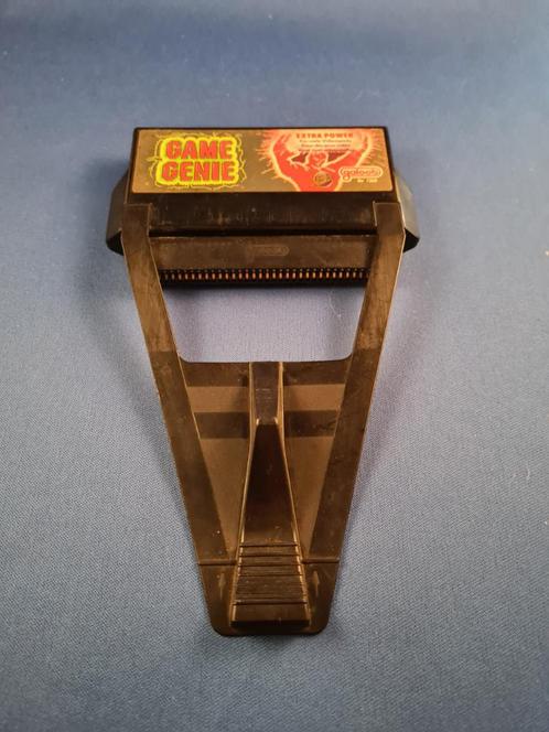 NES - Game Genie, Spelcomputers en Games, Spelcomputers | Nintendo NES, Gebruikt, Verzenden