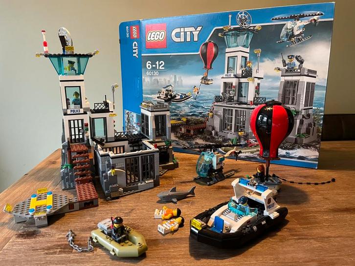 Lego City 60130 met doos en boekjes, Kinderen en Baby's, Speelgoed | Duplo en Lego, Zo goed als nieuw, Lego, Complete set, Ophalen of Verzenden