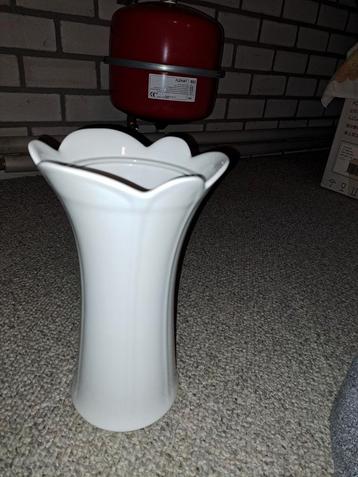 Grote antieke porseleinen witte Jeager vaas Z.G.A.N  beschikbaar voor biedingen