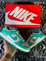 Nike Dunk Low Clear Jade maat 42, Overige kleuren, Nike, Nieuw, Ophalen of Verzenden