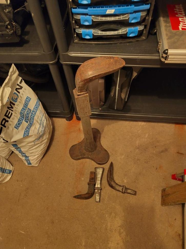 Antiek Schoenmakersaambeeld met gereedschap, Antiek en Kunst, Antiek | Gereedschap en Instrumenten, Ophalen