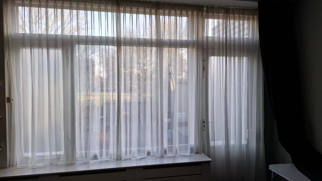 Mooie vitrage met rail en toebehoren, Huis en Inrichting, Stoffering | Gordijnen en Lamellen, Zo goed als nieuw, 200 cm of meer