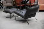 Gave zwarte fauteuil Earl + hocker Jess design metaal & leer, Huis en Inrichting, Fauteuils, Ophalen, 75 tot 100 cm, Zo goed als nieuw