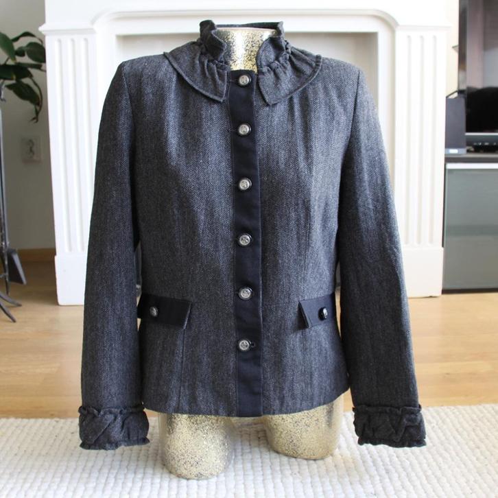 La Ligna Jasje (Maat 42) € 30,-, Kleding | Dames, Jasjes, Kostuums en Pakken, Zo goed als nieuw, Jasje, Maat 42/44 (L), Grijs