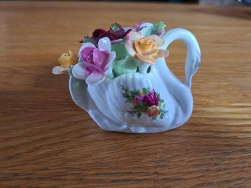 Royal Albert Zwaantje, Verzamelen, Porselein, Kristal en Bestek, Zo goed als nieuw, Beeldje(s), Porselein, Ophalen of Verzenden