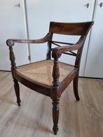 Mooie exclusieve stoel van notenhout met webbing zitting, Ophalen
