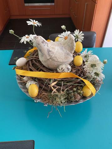 Paasdecoratie met Kip en Eieren beschikbaar voor biedingen