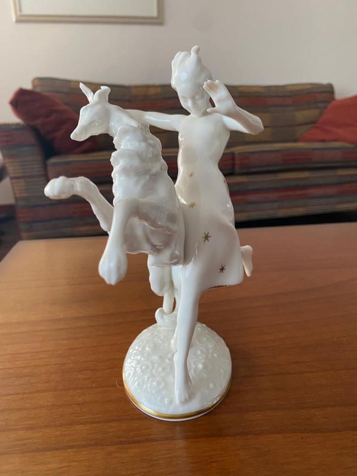 Porseleinen beeldje meisje met hond - Hutschenreuther, Verzamelen, Beelden en Beeldjes, Zo goed als nieuw, Mens, Ophalen of Verzenden