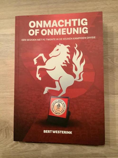 FC Twente - Onmachtig of onmeunig, Verzamelen, Sportartikelen en Voetbal, Zo goed als nieuw, Boek of Tijdschrift, F.C. Twente