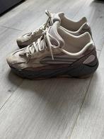 Yeezy boost 700 V2 Tephra, Kleding | Heren, Schoenen, Ophalen of Verzenden, Zo goed als nieuw