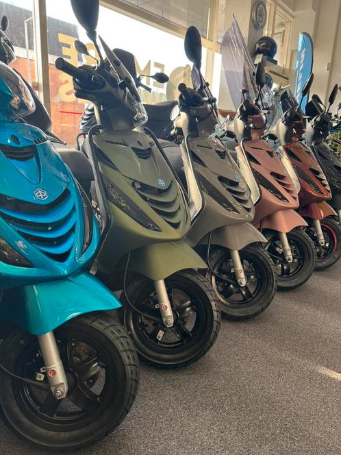 PIAGGIO ZIP Nieuw BJ 2024 E5 CUSTOM SP BEUGELS LED NU ACTIE, Fietsen en Brommers, Snorfietsen en Snorscooters, Nieuw, Piaggio