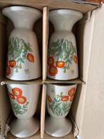 4 Bekers op Voet "Papaver/Klaproos" 'Jaren 70' Nieuw in Doos, Huis en Inrichting, Keuken | Servies, Nieuw, Ophalen of Verzenden