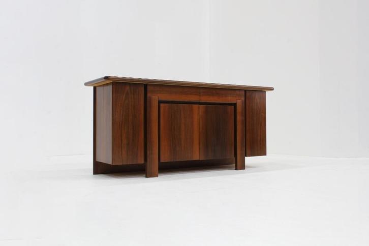 Vintage Italiaans notenhouten dressoir jaren 60, Huis en Inrichting, Kasten | Dressoirs, Zo goed als nieuw, 150 tot 200 cm, 25 tot 50 cm