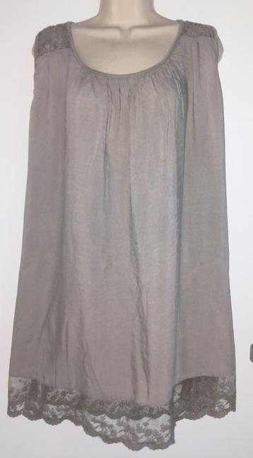 Tuniek maat 52/54 beschikbaar voor biedingen