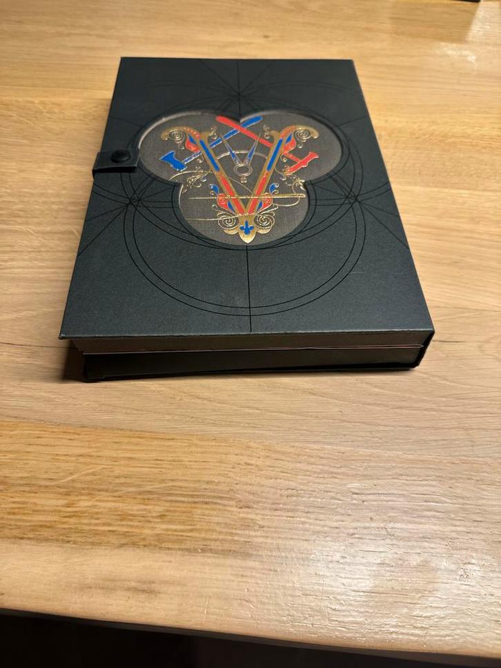 Tomorrowland Adscendo Box, Verzamelen, Complete verzamelingen en Collecties, Ophalen