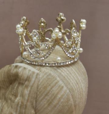 Oud Verzilverd Kroontje. "Uit Aletta's Tijd" beschikbaar voor biedingen