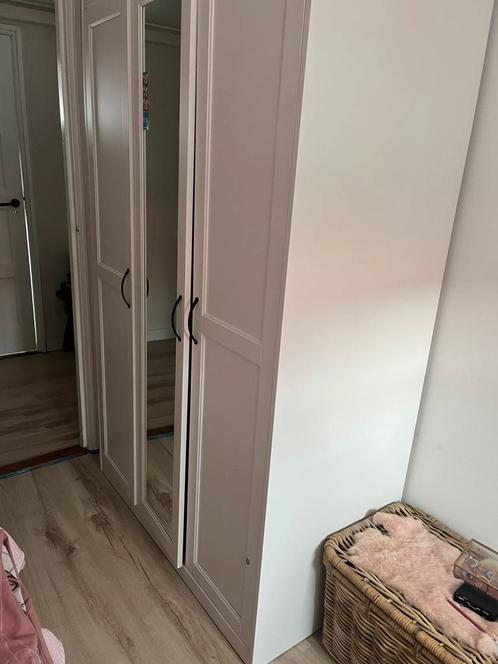 Ikea kledingkast Songesand met spiegel, Huis en Inrichting, Kasten | Kledingkasten, Zo goed als nieuw, 150 tot 200 cm, 50 tot 75 cm