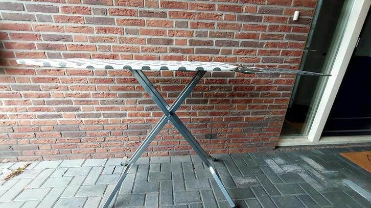Een mooie strijkplank., Witgoed en Apparatuur, Strijkijzers en Strijkplanken, Gebruikt, Ophalen