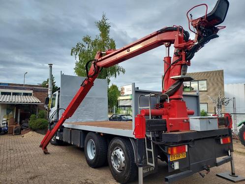 Vrachtwagen DAF CF75 met kraan 242Dkm, Auto's, Vrachtwagens, Particulier, DAF, Diesel, Automaat, Zilver of Grijs, Grijs, Stof