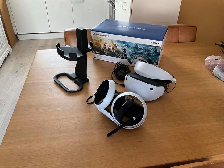 PSVR2 + Laadstation voor controllers & Standaard, Spelcomputers en Games, Virtual Reality, Zo goed als nieuw, Sony PlayStation