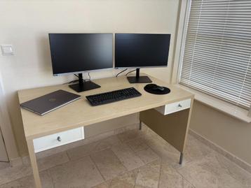 Bureau in lichte hout kleur beschikbaar voor biedingen