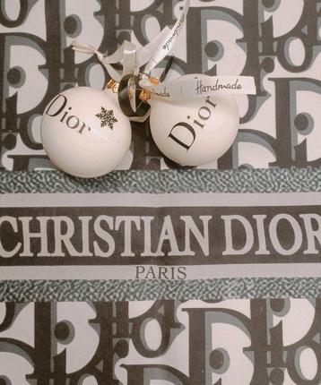 Kerstballen Kerstmis Prada Dior Chanel calvin klein 🎄🎄🎄
 beschikbaar voor biedingen