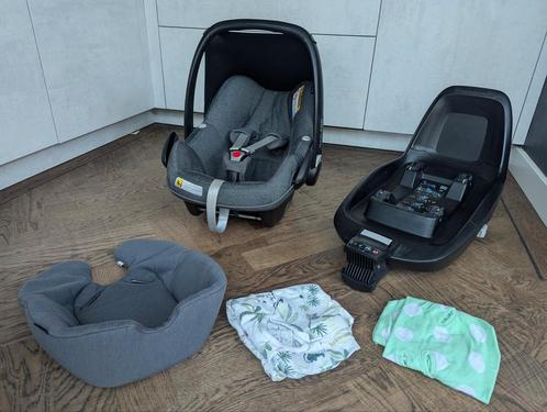 Maxi Cosi Pebble Plus + 2way Fix (met hoezen en regenhoes), Kinderen en Baby's, Autostoeltjes, Zo goed als nieuw, Maxi-Cosi, 0 t/m 13 kg