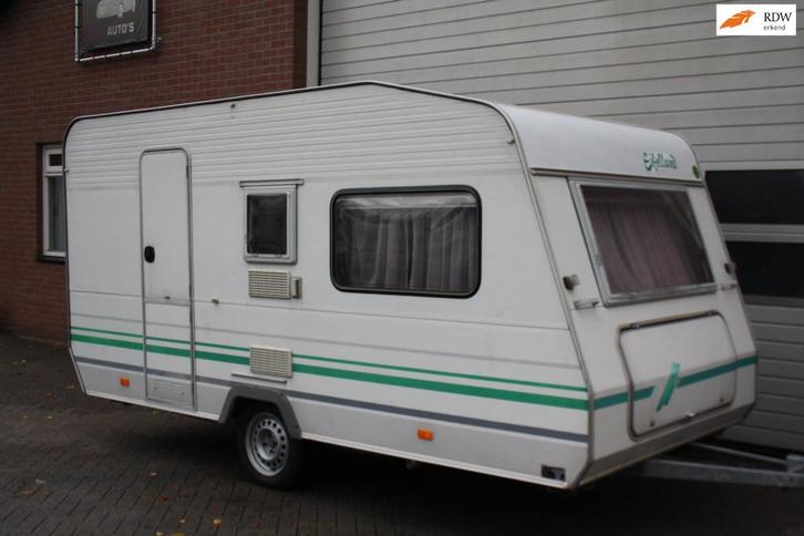 Eifelland 8304 Stapelbed, 4 Persoons, Kachel, Midden Keuken,, Caravans en Kamperen, Caravans, Bedrijf, 500 - 750 kg, Eifelland