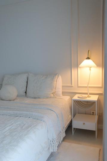 Nachtkastje - Wit beschikbaar voor biedingen