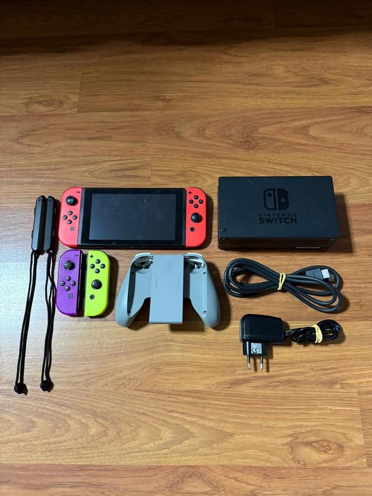 Nintendo Switch V1 + Extra Accessoires, Spelcomputers en Games, Games | Nintendo Switch, Gebruikt, 2 spelers, Vanaf 7 jaar, Ophalen of Verzenden