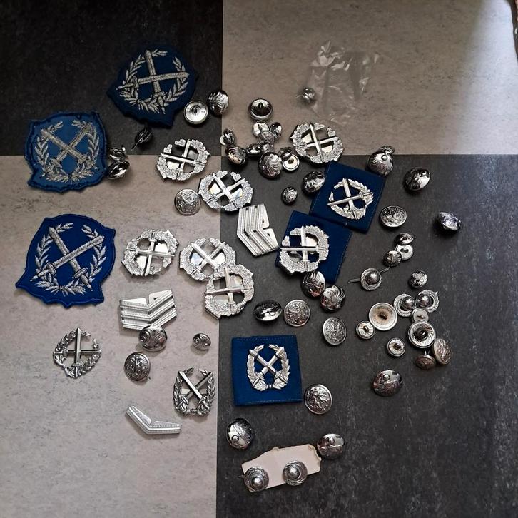Rijkspolitie Emblemen & Knopen Set, Verzamelen, Militaria | Algemeen, Overige soorten, Embleem of Badge, Nederland, Ophalen of Verzenden