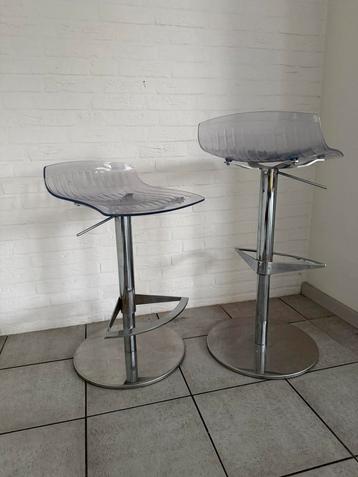 VANDAAG GRATIS Barkrukken, draaibaar & hoogte verstelbaar beschikbaar voor biedingen