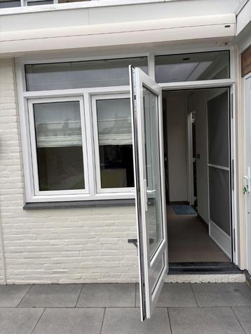Kunststof kozijn met raam en deur. Dubbel glas. Als nieuw! beschikbaar voor biedingen