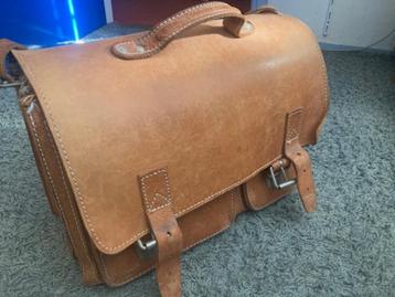 Klassieke schooltas beschikbaar voor biedingen