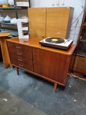 Vintage wandkast met lades jaren 60 beschikbaar voor biedingen