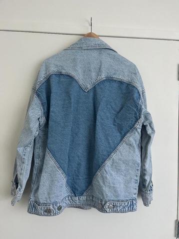 Zara spijkerjas denim hart achterop maat M-L valt oversized  beschikbaar voor biedingen