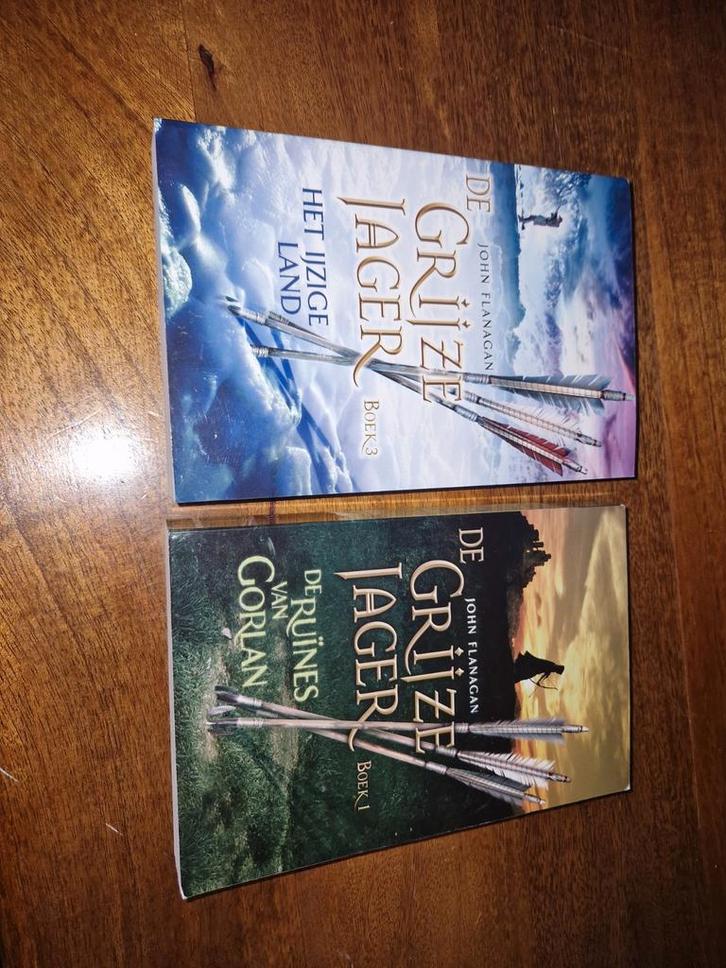 De Grijze Jager Boeken 1 & 3, Boeken, Fantasy, Gelezen, Ophalen of Verzenden