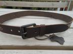 Mooie donkerbruine leren riem met een patroon stiksel, Verzenden, Echt leder, 3 tot 5 cm, Bruin
