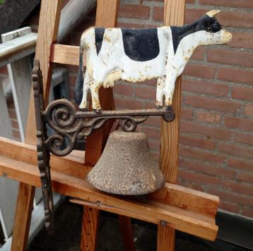 Groot antiek gietijzeren tuin bel met koe, ~1920/30 beschikbaar voor biedingen