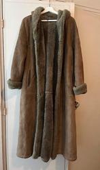 lammy coat...suede leer met bont voering...lengte =110 cm, Kleding | Dames, Ophalen, Zo goed als nieuw, Beige