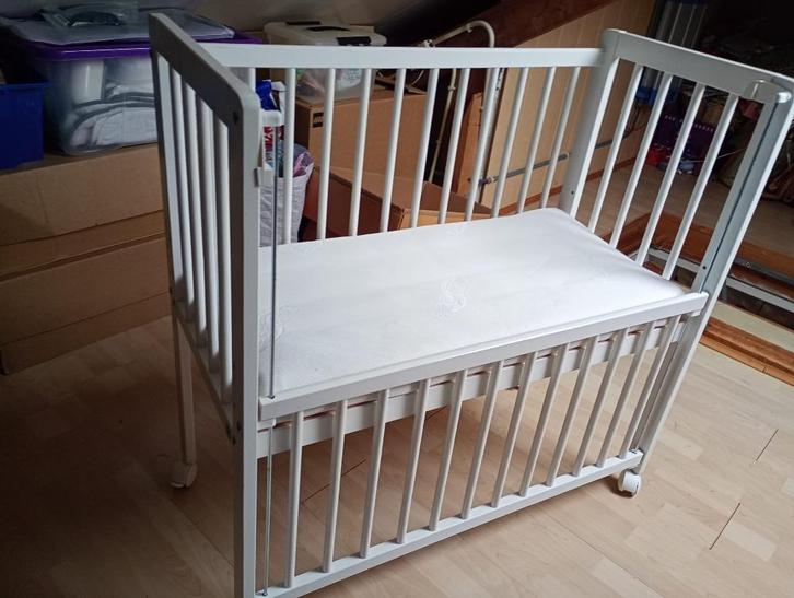 Co Sleeper / Wiegje Petite Amélie wit | Inclusief matras, Kinderen en Baby's, Babywiegjes en Ledikanten, Zo goed als nieuw, Wieg