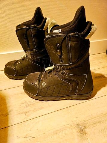 Burton Mint - snowboard schoenen Mt 41 ( valt als 40)  beschikbaar voor biedingen