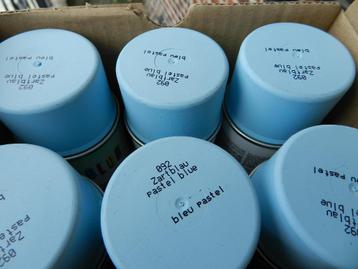 VERF 24 bus spuitverf a 150ml  OPRUIMING licht-blauw beschikbaar voor biedingen