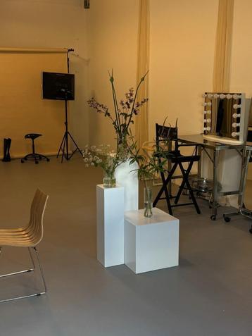 MAATWERK; WITTE ZUIL SOKKEL PILAAR KOLOM CONSOLE beschikbaar voor biedingen