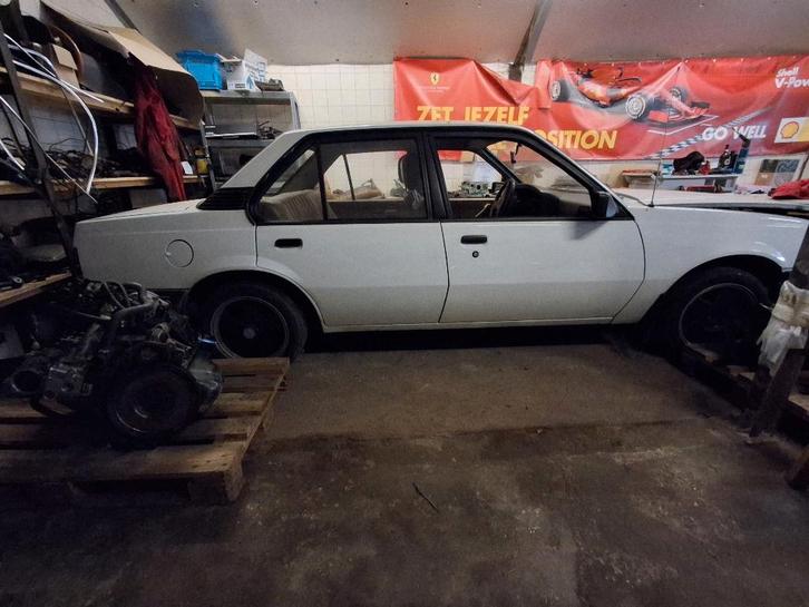 Opel Ascona 1.6 S 1987 wit motor stuk, Auto's, Opel, Particulier, Ascona, Trekhaak, Benzine, Sedan, Handgeschakeld, Origineel Nederlands