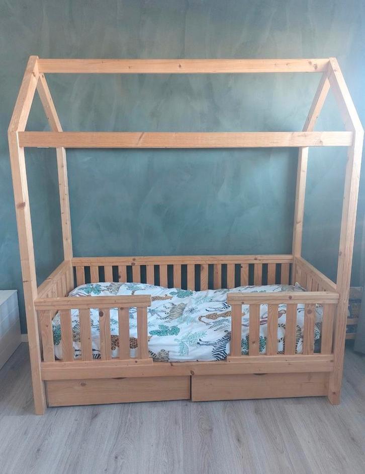Peuterbed huisje + opberglades en matras, Kinderen en Baby's, Kinderkamer | Bedden, 140 tot 160 cm, 70 tot 85 cm, Lattenbodem