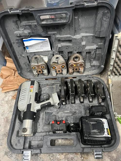 Viega Pressgun 5 Perstang / Persmachine + 8 persbekken, Doe-het-zelf en Verbouw, Gereedschap | Handgereedschap, Zo goed als nieuw