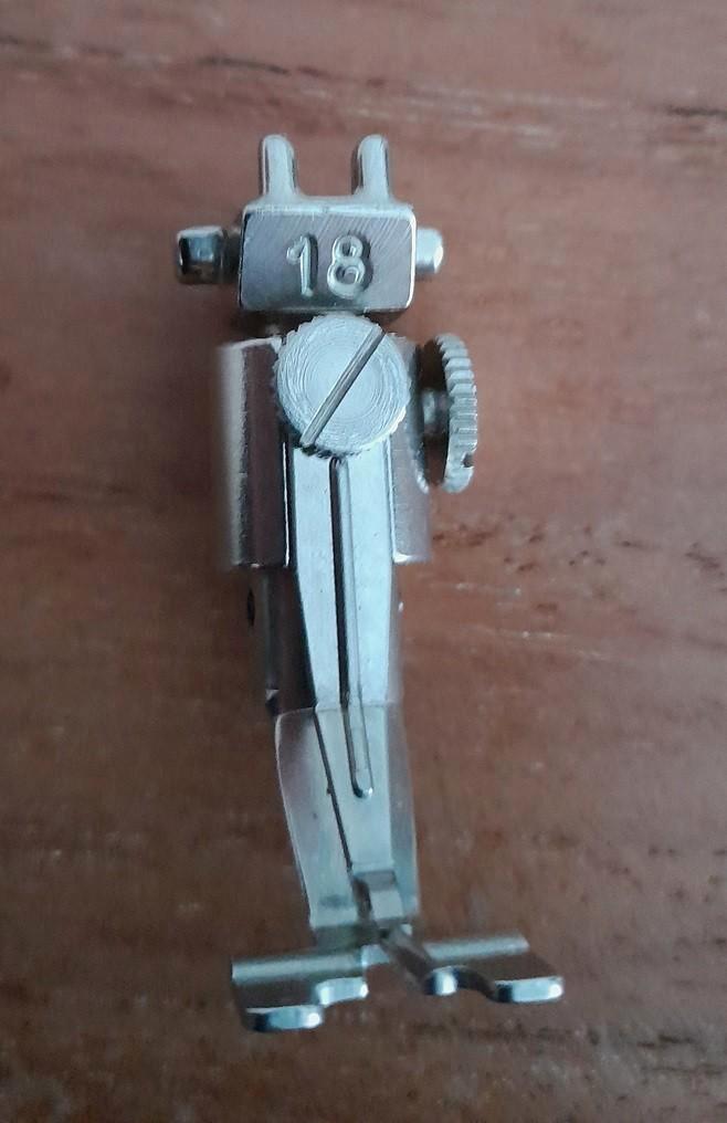 Bernina knoopaanzetvoet 18, Hobby en Vrije tijd, Naaimachines en Toebehoren, Zo goed als nieuw, Naaimachine, Bernina, Ophalen