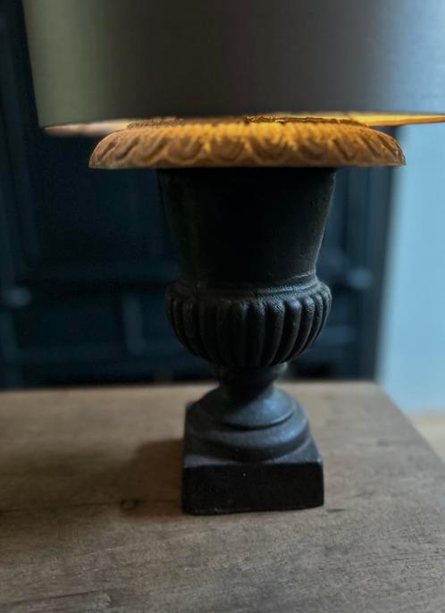 Gietijzeren vaas lampvoet zonder kap sober sleets landelijk, Huis en Inrichting, Lampen | Tafellampen, Zo goed als nieuw, Minder dan 50 cm